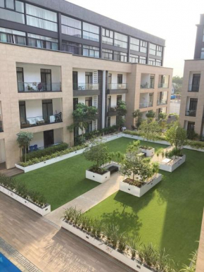 Cozy Plus Apartments at Embassy Gardens